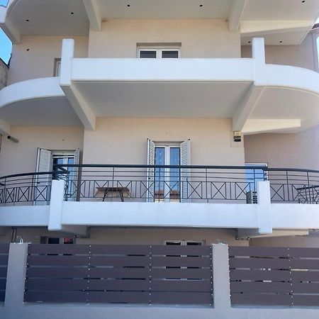 טריקלה Bright Apartment, Spacious Near The Center מראה חיצוני תמונה